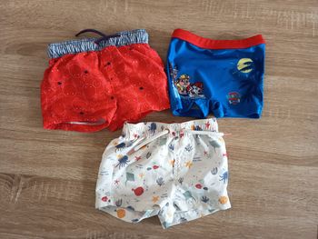 Lot de 3 maillots de bain en très bon état