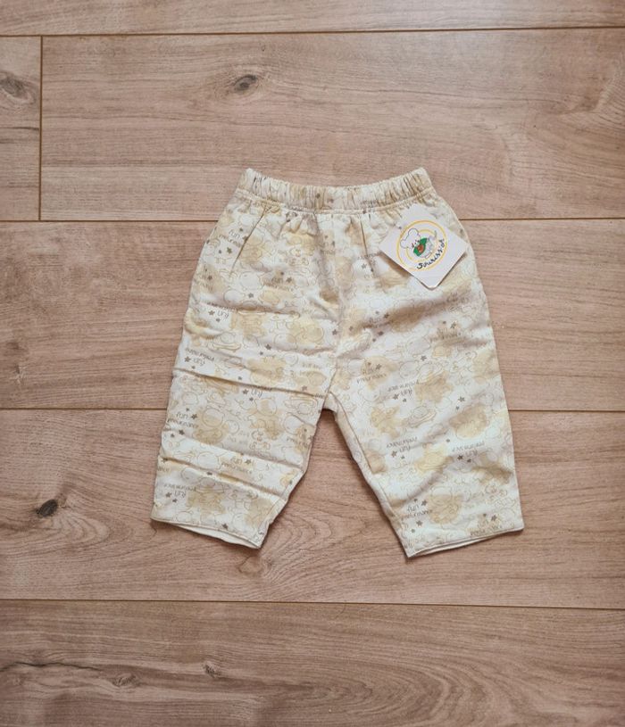 Pantalon 6 mois neuf avec etiquette