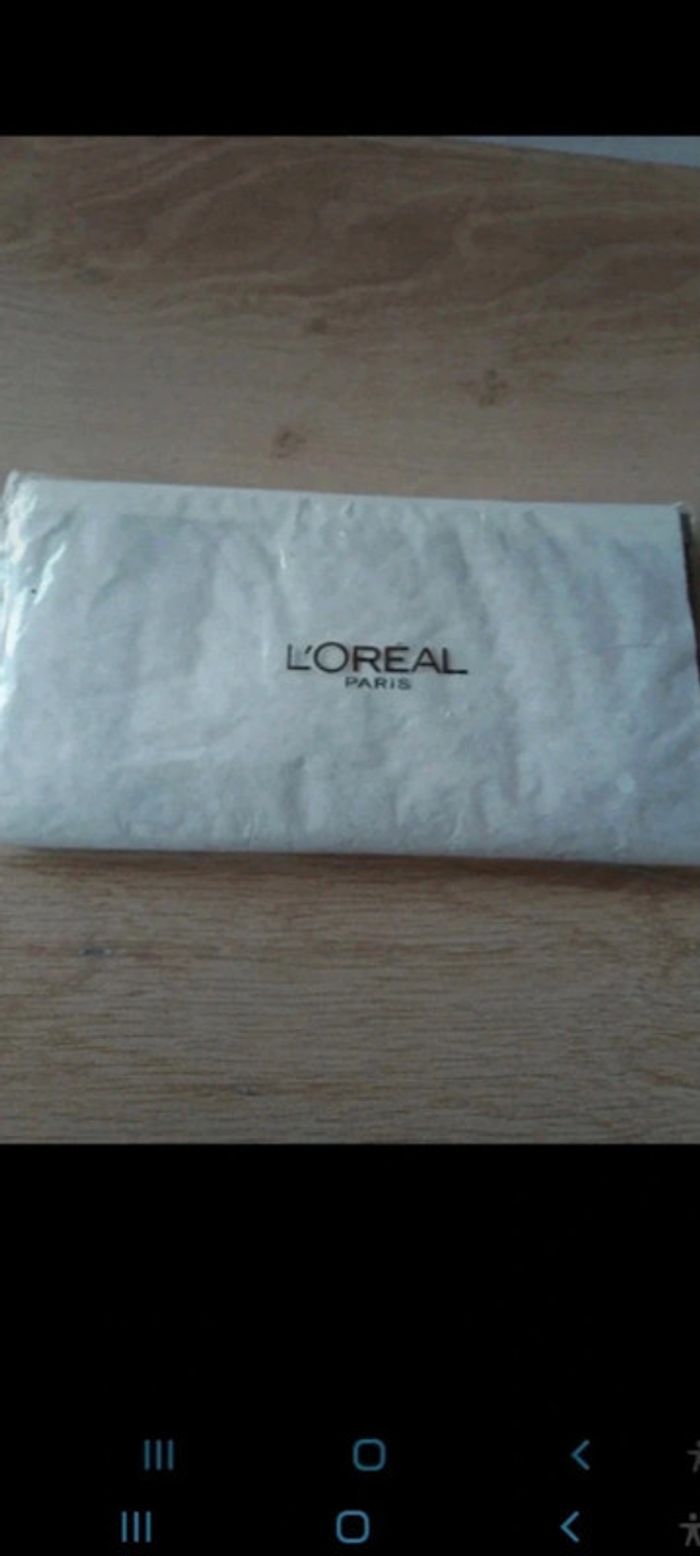 Très chic porte monnaie l oréal neuf - photo numéro 2