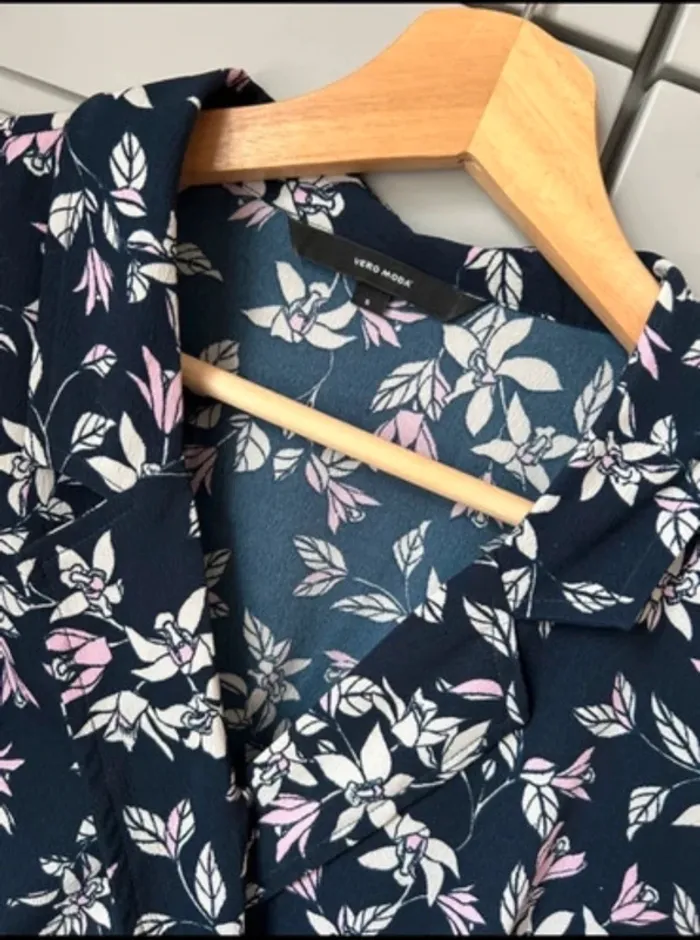 Robe fleurie style porte-feuille Vero Moda - photo numéro 3