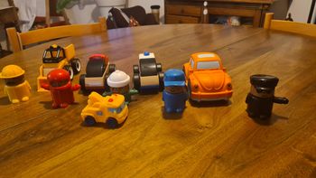 Lot de voitures et personnages métiers