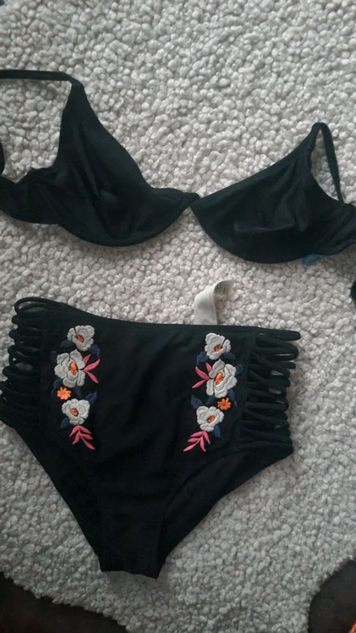 Maillot de bain 2 pieces bas sympa culotte haute hollister S 36 - photo numéro 16