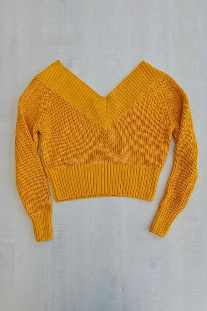 Pull crop top H&M jaune moutarde - taille S - 50% laine - col V épaules dénudées