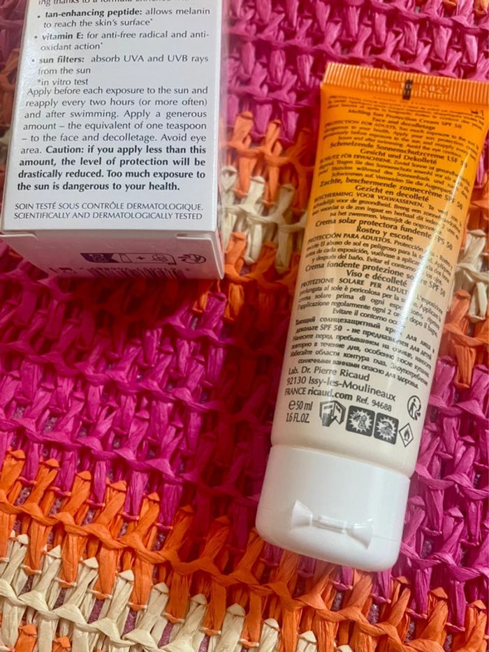 Crème solaire protectrice SPF 50 visage et décolleté 50 ml - photo numéro 10