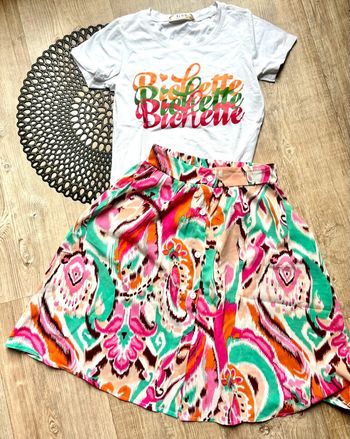 Ensemble jupe tee shirt coloré