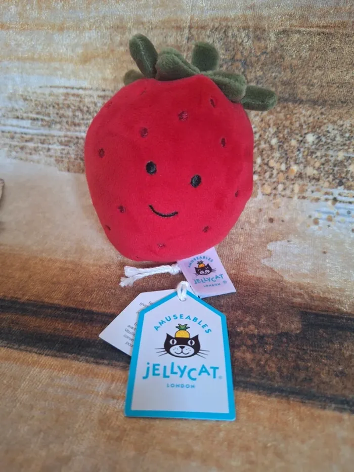 Fabulous Fruit Strawberry Jellycat retired BNWT - photo numéro 9