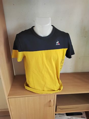 T-shirt  le coq sportif  couleur jaune et bleu taille M