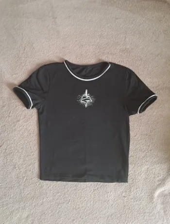 T-shirt manche courte /  T-shirt coeur / T-shirt noir / T-shirt manche