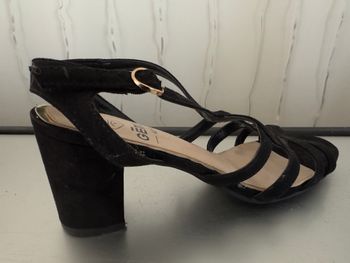 paire de chaussures ouverte