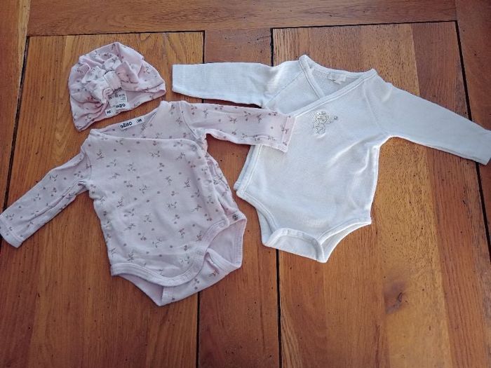 Lot de 2 bodys ML 3 mois