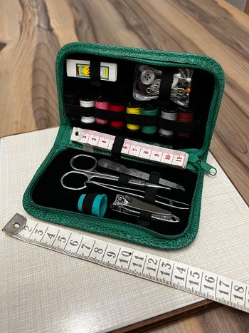 Trousse de voyage « couture et ongles «