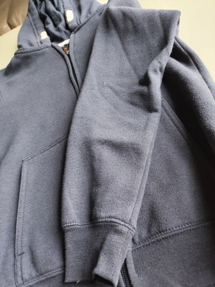 🧥 Gilet zippé bleu marine garçon – Taille 10 ans – Bon état - photo numéro 12