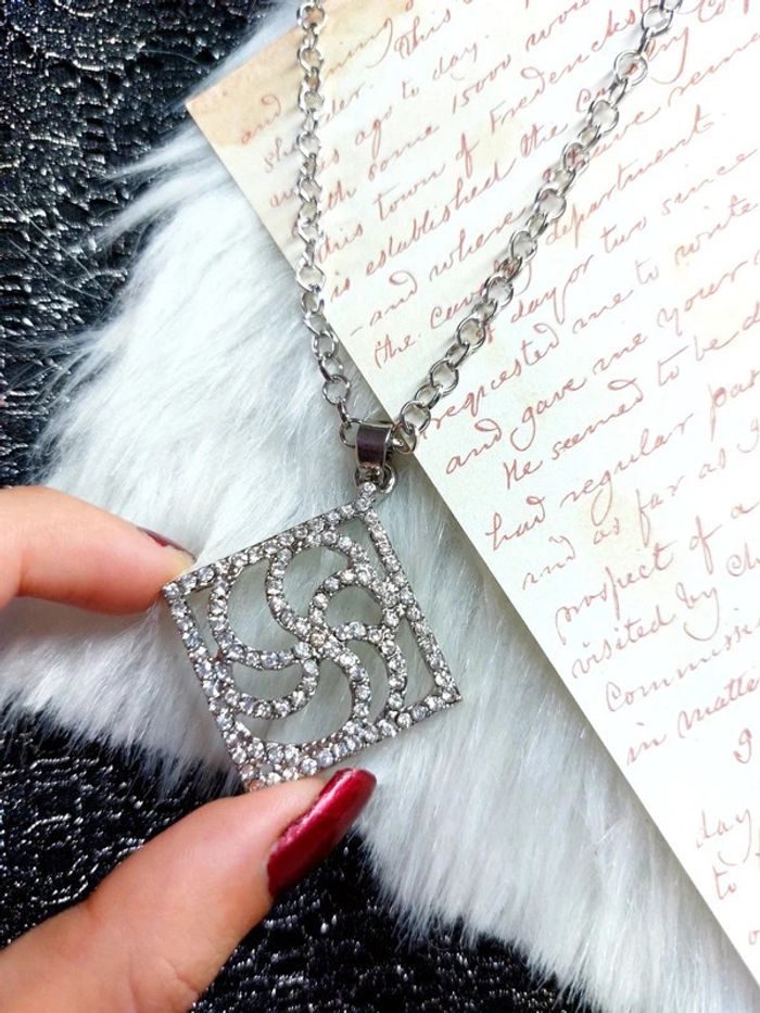 Magnifique collier avec pendentif à strass style vintage Y2k - photo numéro 4