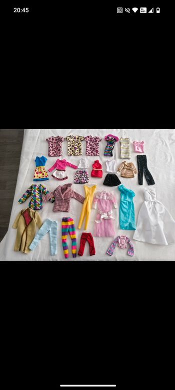 Lot vêtements poupée barbie