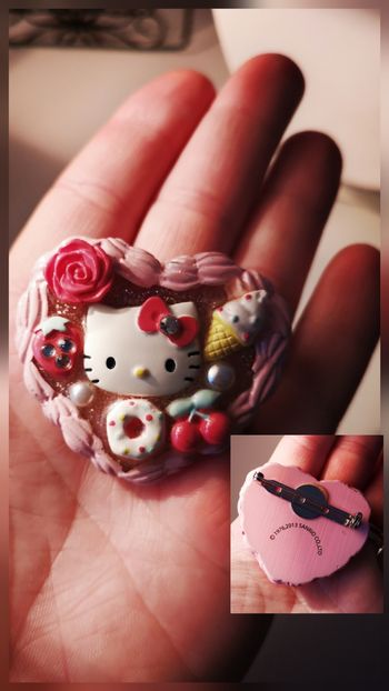 💗 Broche Hello Kitty – 5 €