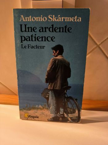 livre Une Ardente Patience - Skarmeta Antonio en tres bon etat ref EC