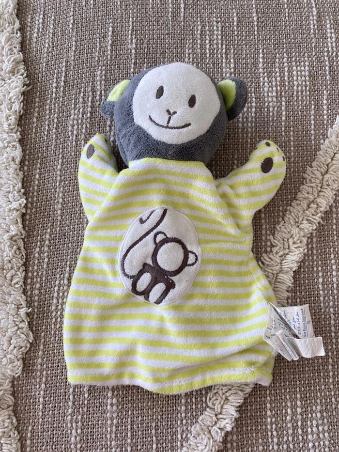 Peluche doudou marionnette 22cm Obaibi singe vert blanc rayé gris très bon état
