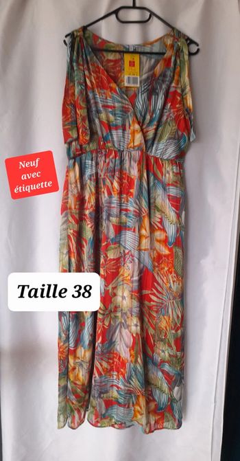 Jolie longue robe d été neuve avec étiquette