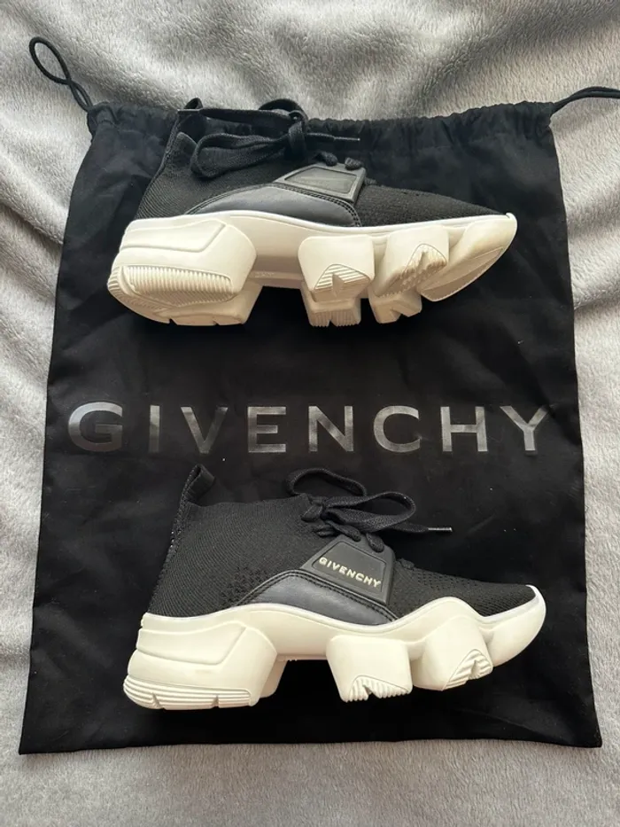 Basket Givenchy taille 33 - photo numéro 2