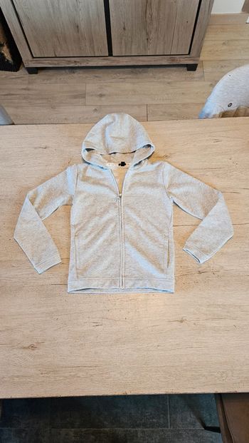 Gilet à capuche gris avec des brillants, manches longues, Kiabi, 10 ans, jamais mis