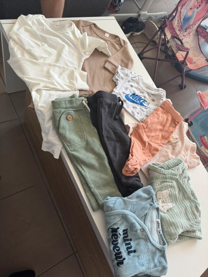 Lot de 8 vêtements 6mois