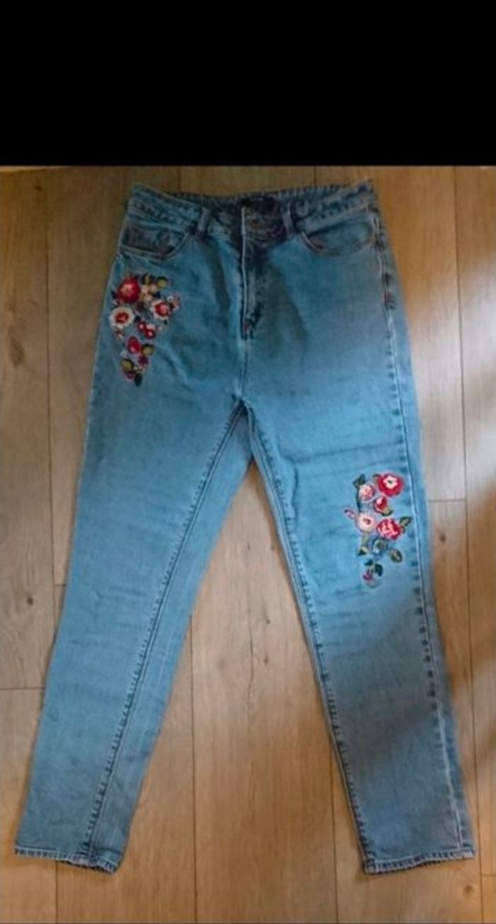 Jean taille haute imprimés broderies fleuris