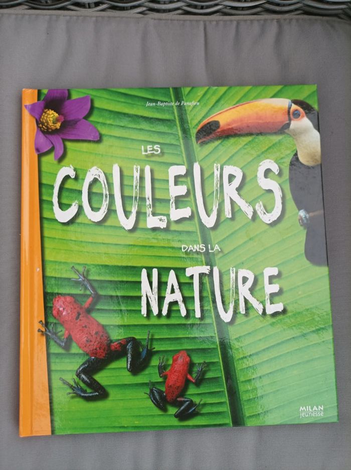 Magnifique livre " les couleurs dans la nature" TBE