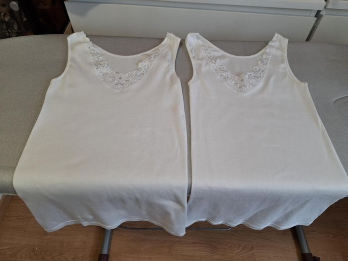 Lot de 2 débardeurs femme blanc M belle broderie décolleté V très bon état - photo numéro 2