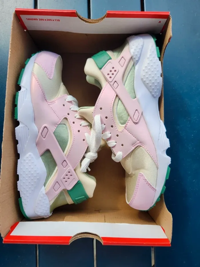 Nike huarache run femme Taille 40 neuves vert rose