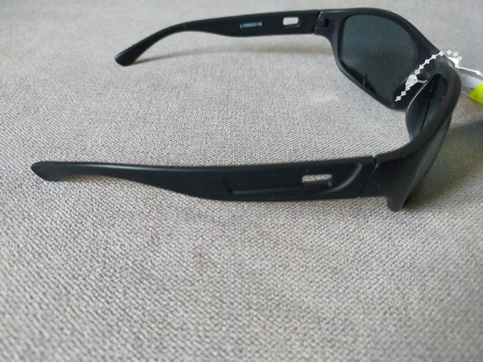 Lot de 2 lunettes de soleil – Neuves avec étiquettes - photo numéro 7