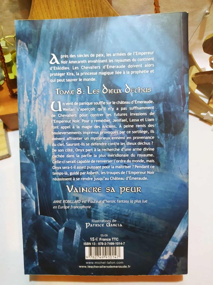 Les Chevaliers d'Emeraude – Tome 8 : Les dieux déchus de Anne Robillard - photo numéro 2