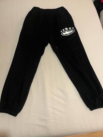 Jogging Corteiz noir avec logo blanc