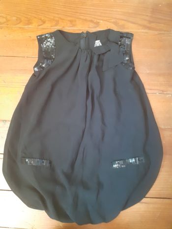 Robe noire avec strass noirs