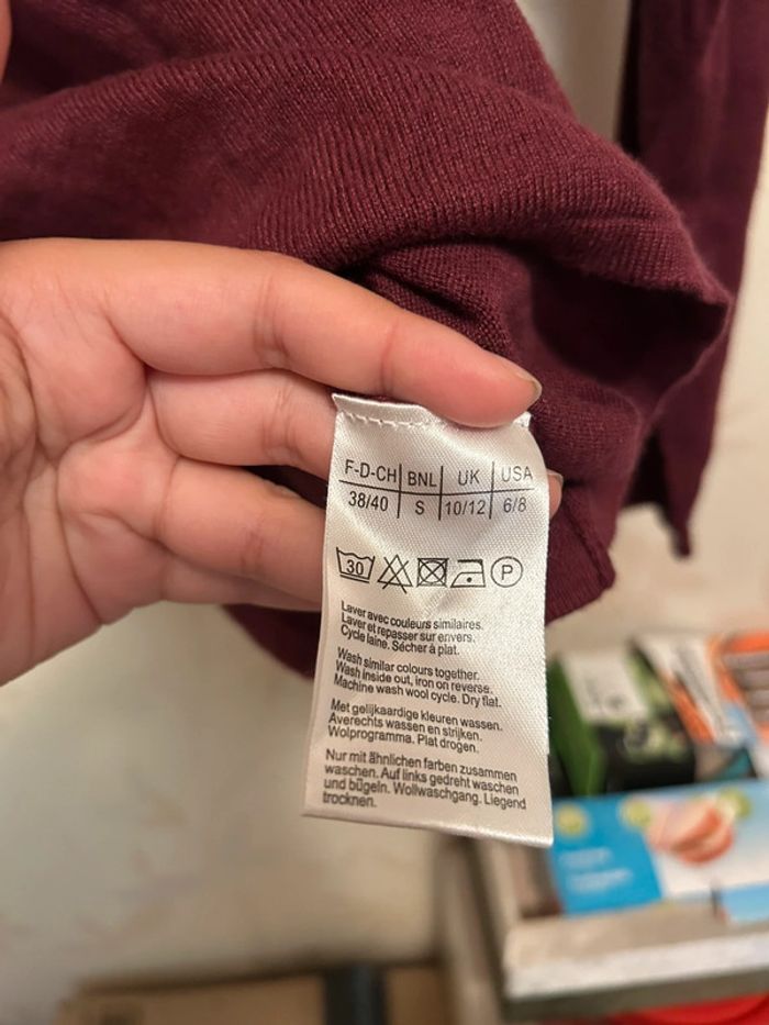 Petit pull bordeaux boutons brillants au dos - photo numéro 5
