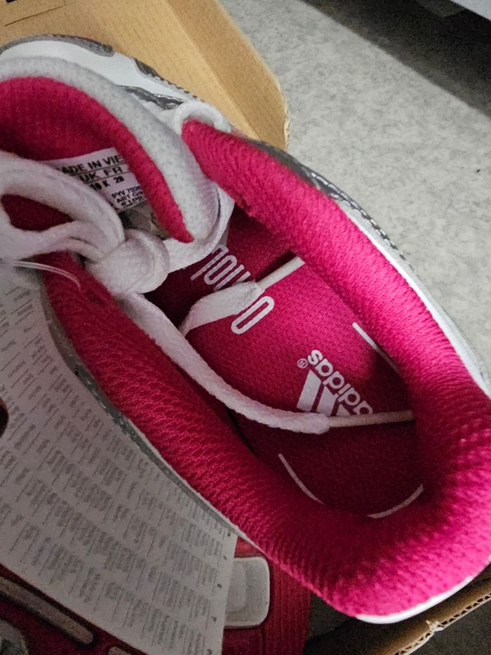 Basket fille neuve pointure 28 adidas rose blanche et grise - photo numéro 3
