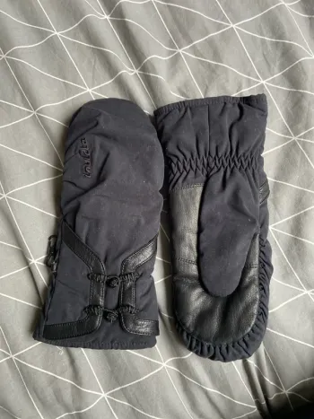Gants de ski noirs