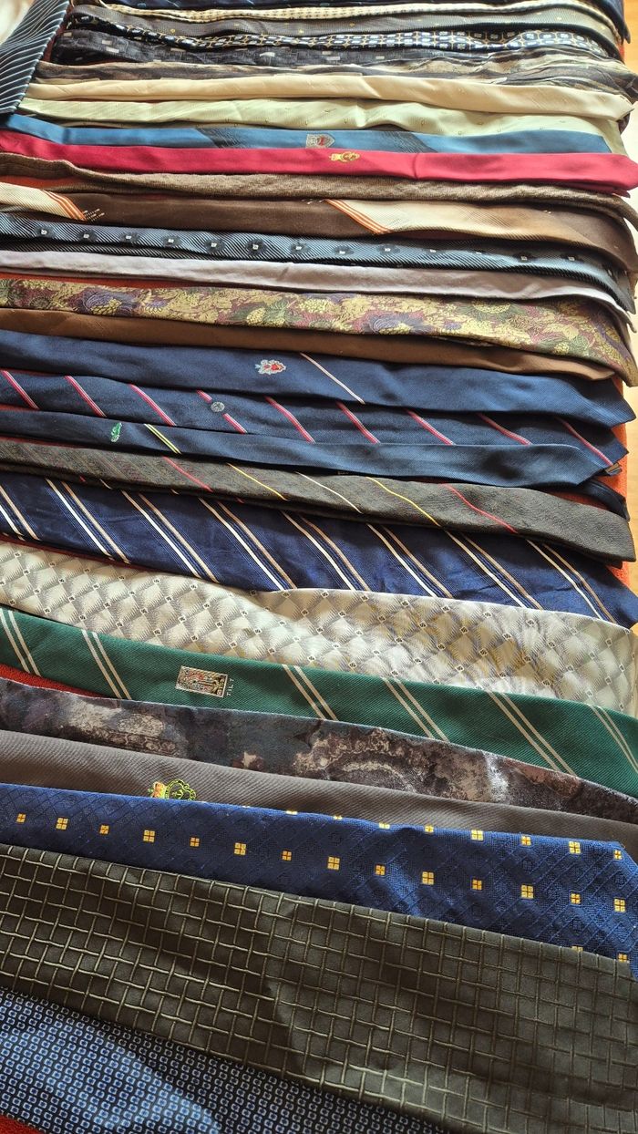 Lot de 38 cravates Vintage