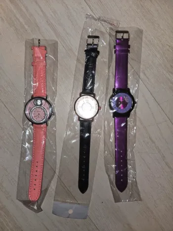 Lot de 3 montres neuves