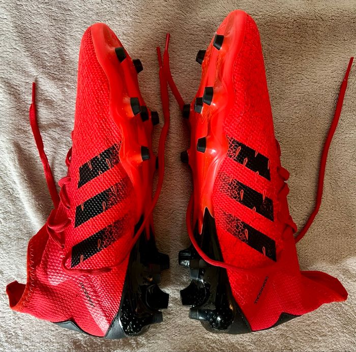 Crampons Adidas Predator taille 42 + Protège-tibias Adidas Tiro - Comme neufs - photo numéro 3