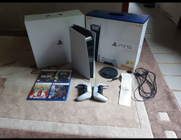 PS5 Blanc noir très bon état - photo numéro 9