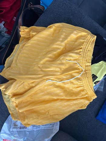 Short jaune sport