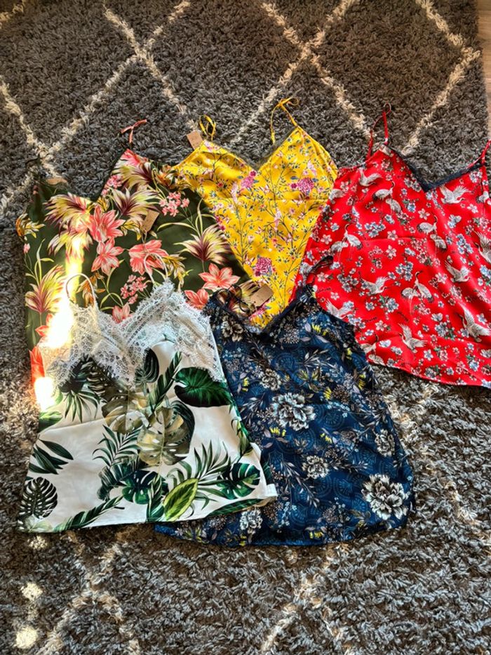 Lot de 5 tops à bretelles neuf sans étiquette