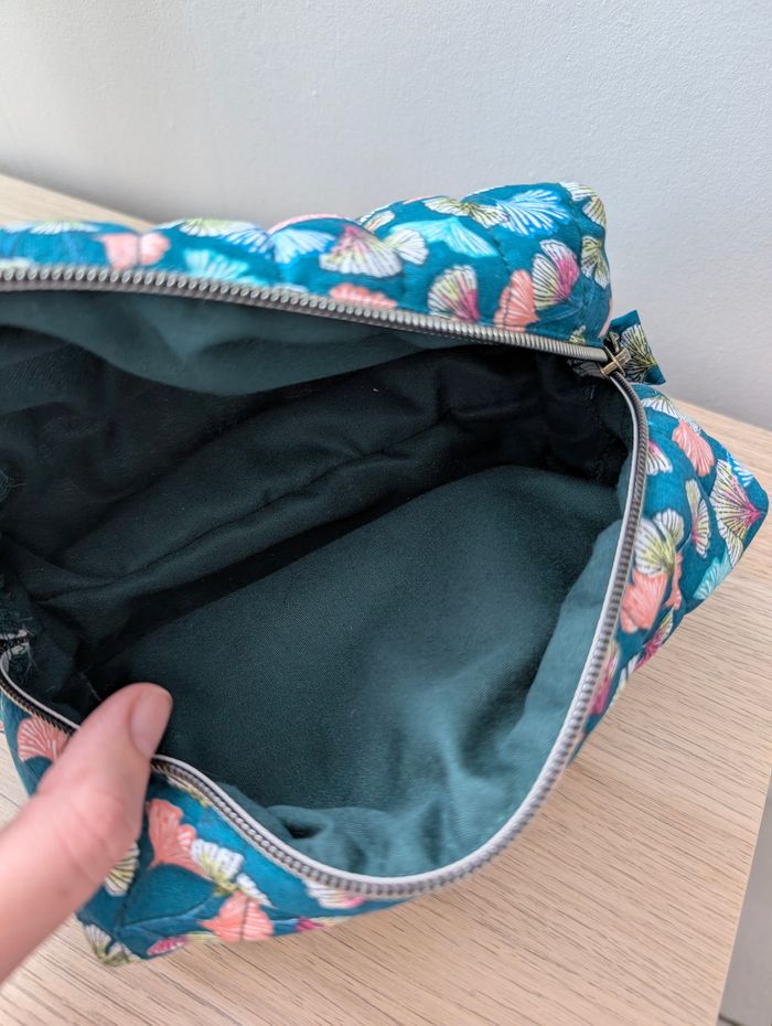 Trousse matelassée pour maquillage etc - photo numéro 5