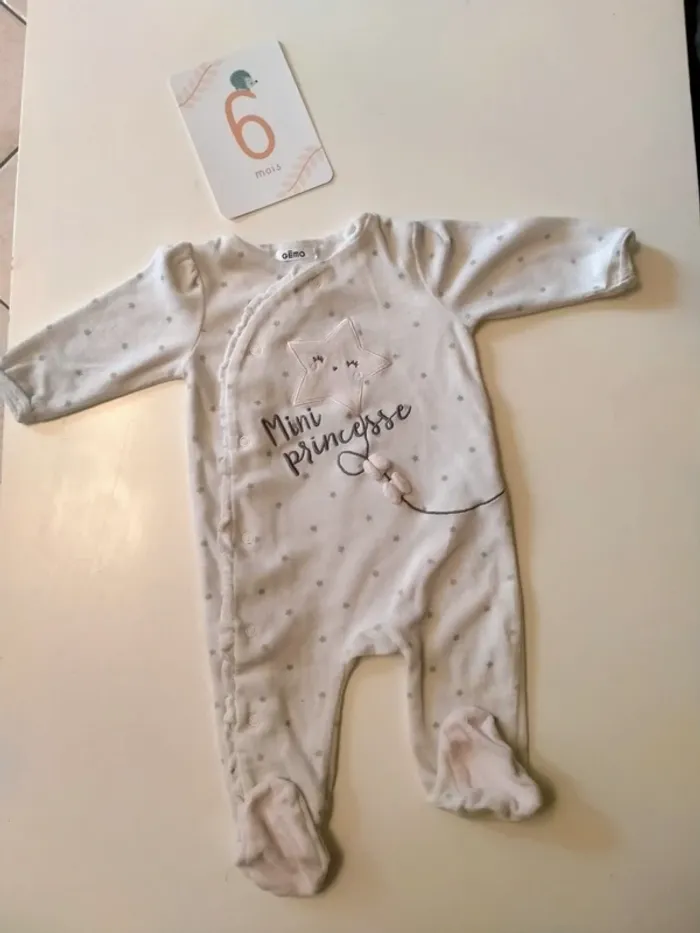 Lot de 2 pyjamas bébé 6 mois - photo numéro 3