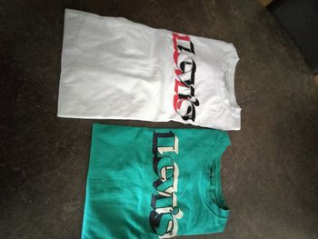 Lot  t-shirts en 12 ans levis 