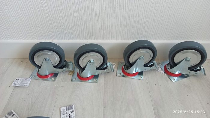 4 grosses roues pivotantes avec freins - photo numéro 2