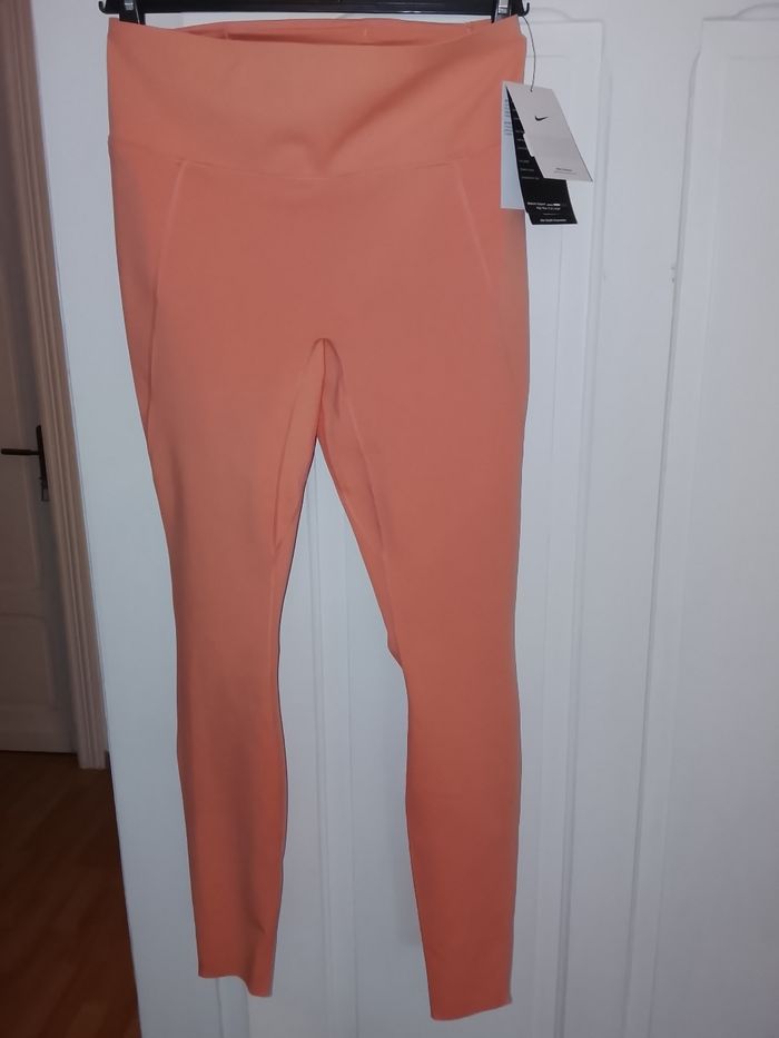 Ensemble Nike FIT training Swoosh/Universa taille M - photo numéro 6