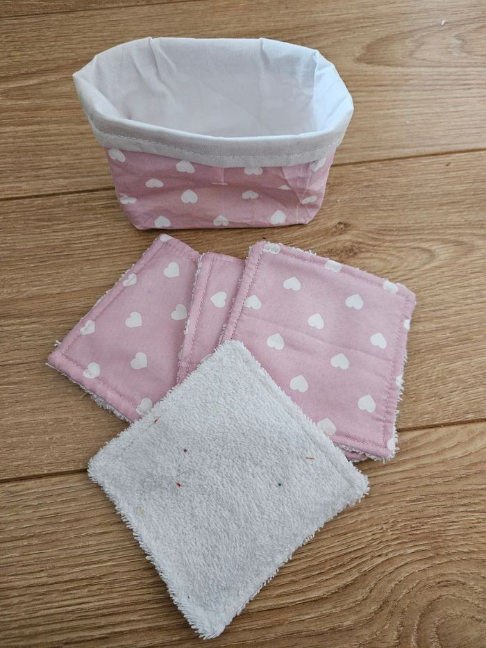Panière et lingettes