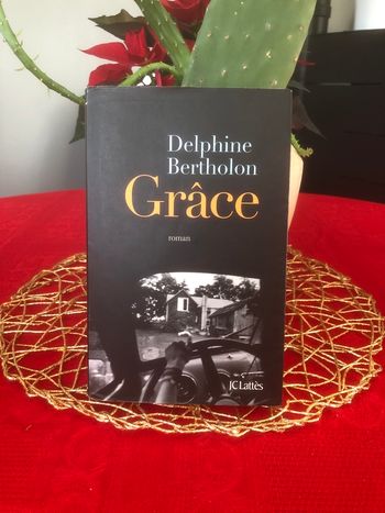 Grave - Delphine Bertholon