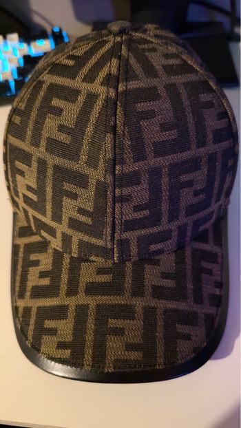 Casquette fendi